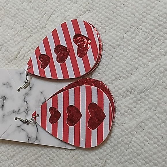 Valentine Faux Leather Double Stacked earrings 1.5 x 3 inch heart w Red Glitter - Picture 1 of 3